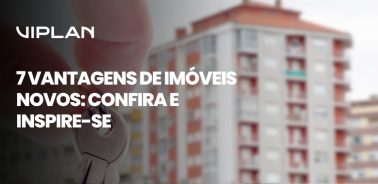 Imagem com chave e prédio ao fundo destacando 7 vantagens de imóveis novos para quem busca investir.